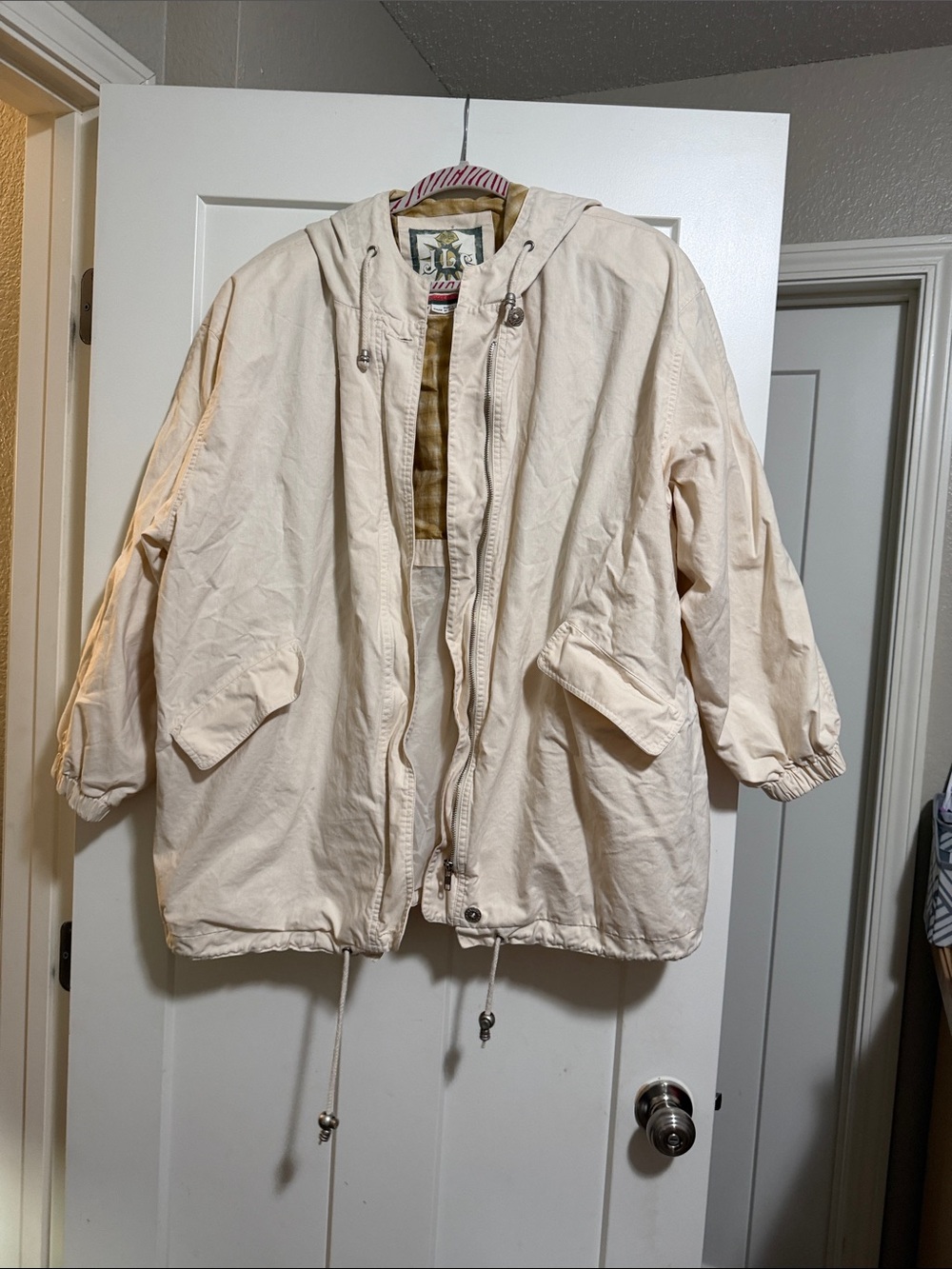 80's vintage cream hooded windbreaker